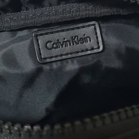 New Calvin Klein Travel Pouch dopp kit bag - Picture 5 of 5